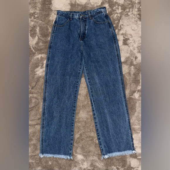 j.galt Denim - J. GALT High Waisted Straight Leg Raw Hem Jeans in Medium Wash Size Medium